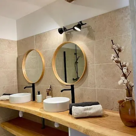 Batisse Au Coeur Du Gers *