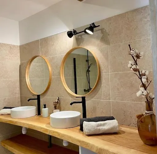 Batisse Au Coeur Du Gers *